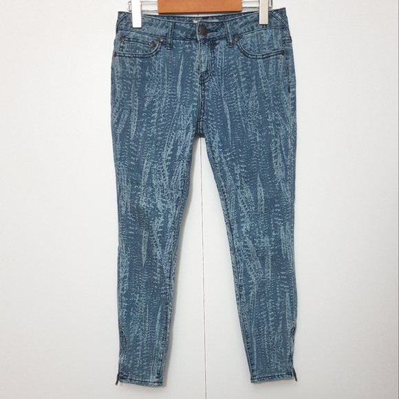 FREE PEOPLE 27 Ankle Zip Feathers Print Skinny Jean Size 27 - Picture 4 of 12